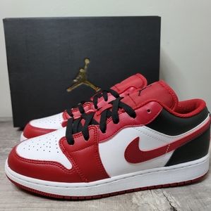 NEW! Youth 6.5 / Women's 8 Air Jordan 1 Low 'Bulls' - 553560-163